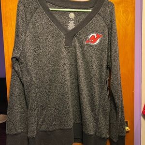NWT Women’s NJ Devils Sweatshirt XLG.